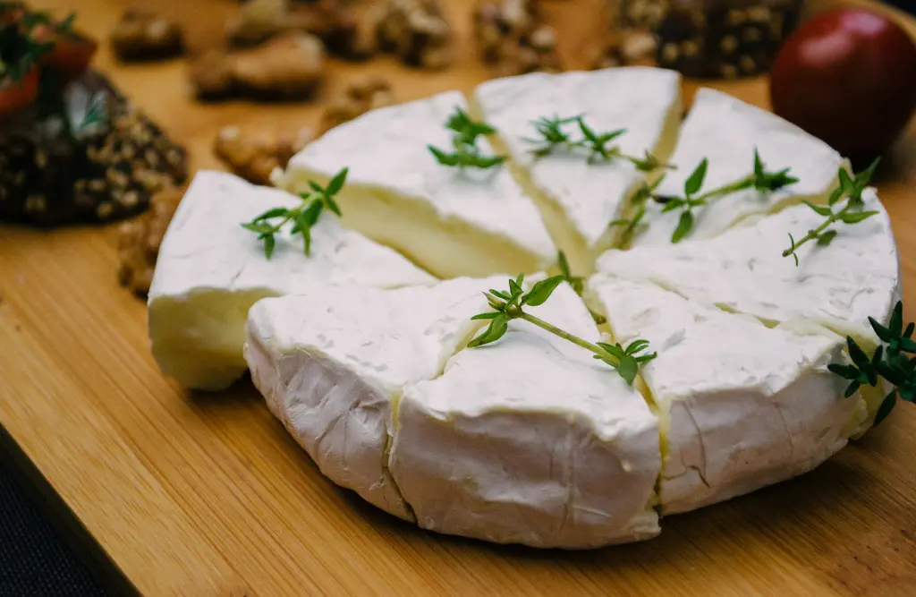 Can you melt camembert in the microwave?